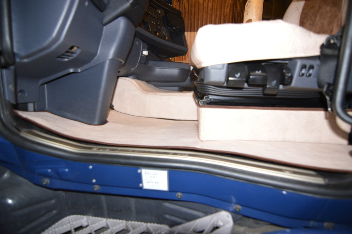 Obicia podstaw foteli/cokoły PRESTIGE-LINE SCANIA seria R od 2009-2013 fotel pasażera nieamortyzowany BEŻ SABA