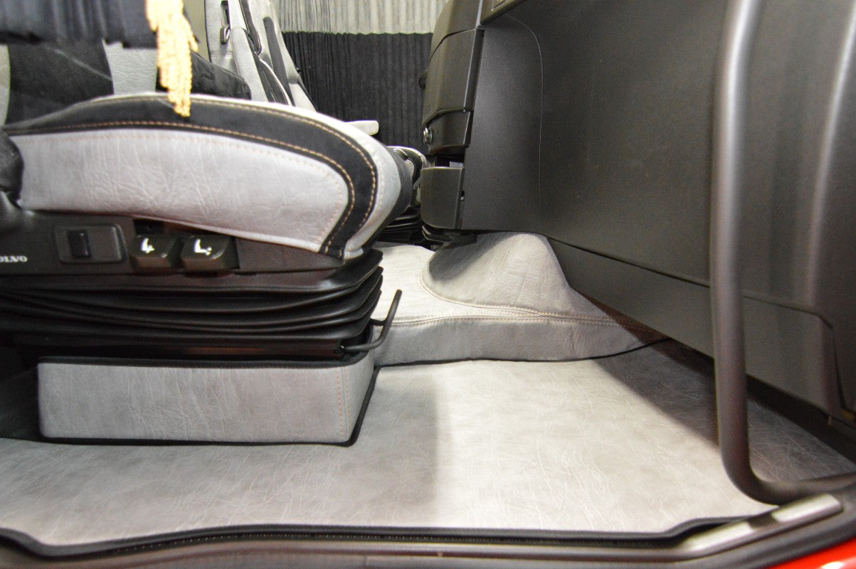 Obicia podstaw foteli/cokoły PRESTIGE-LINE VOLVO FH4, FH16 od 2013, FH5 od 2021 fotel pasażera obrotowy SZARY SABA