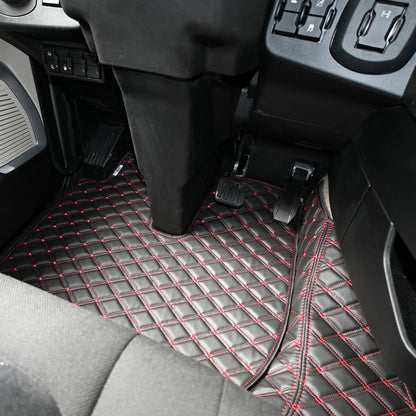 DYWAN ROYAL IVECO S-WAY od 2024 automat + cokoły CZARNO-CZERWONY SABA