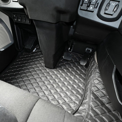 DYWAN ROYAL IVECO S-WAY od 2024 automat + cokoły CZARNO-SZARY SABA