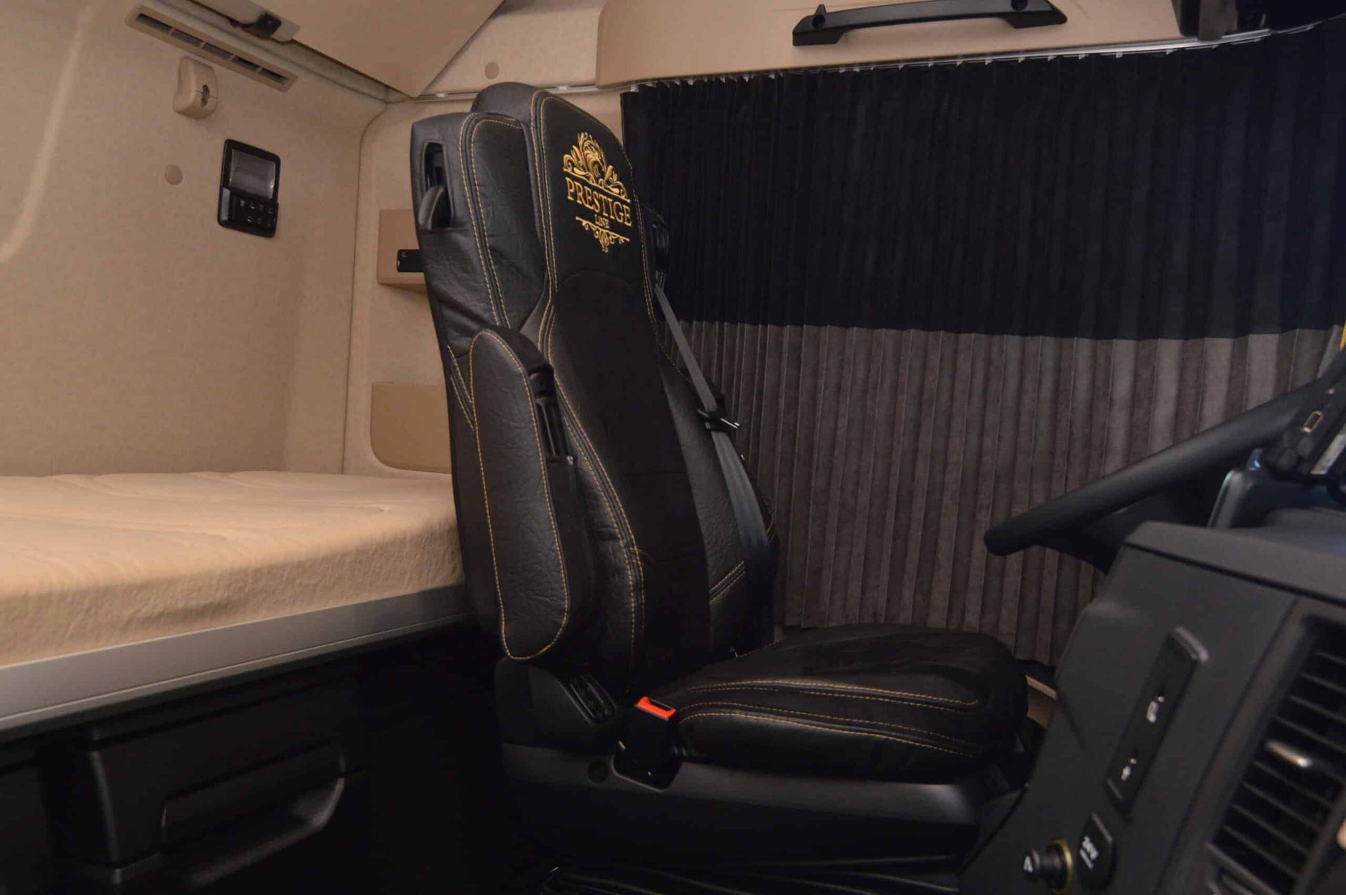 Pokrowce na fotele PRESTIGE-LINE Mercedes Actros MP4 od 2011, MP5 od 2019 fotel pasażera nieamortyzowany CZARNY SABA