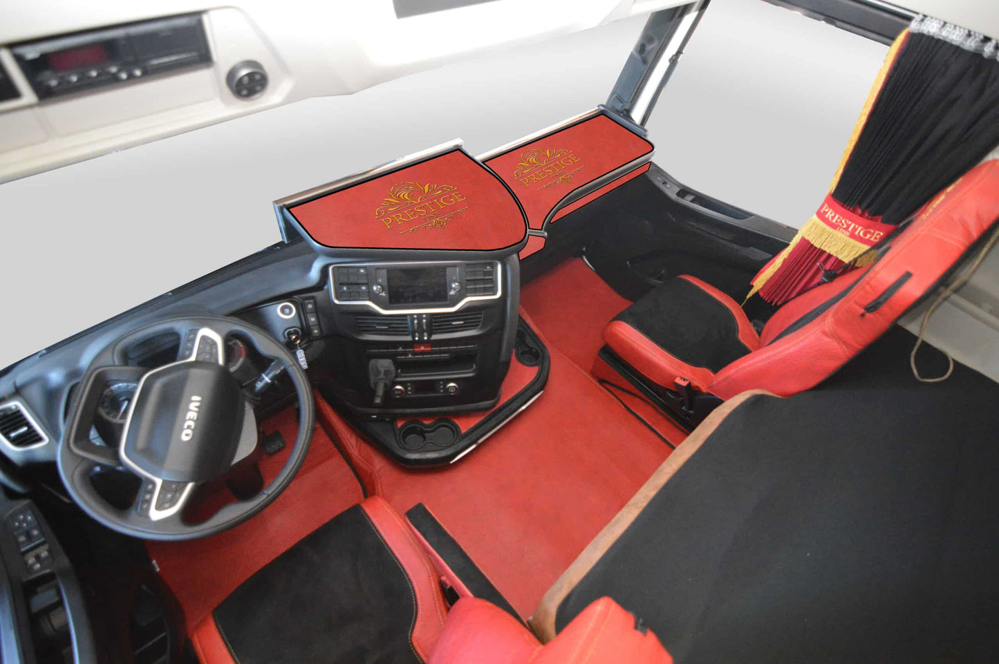 Pokrowce na fotele PRESTIGE-LINE Iveco S-WAY od 2019 2 pasy CZERWONY SABA