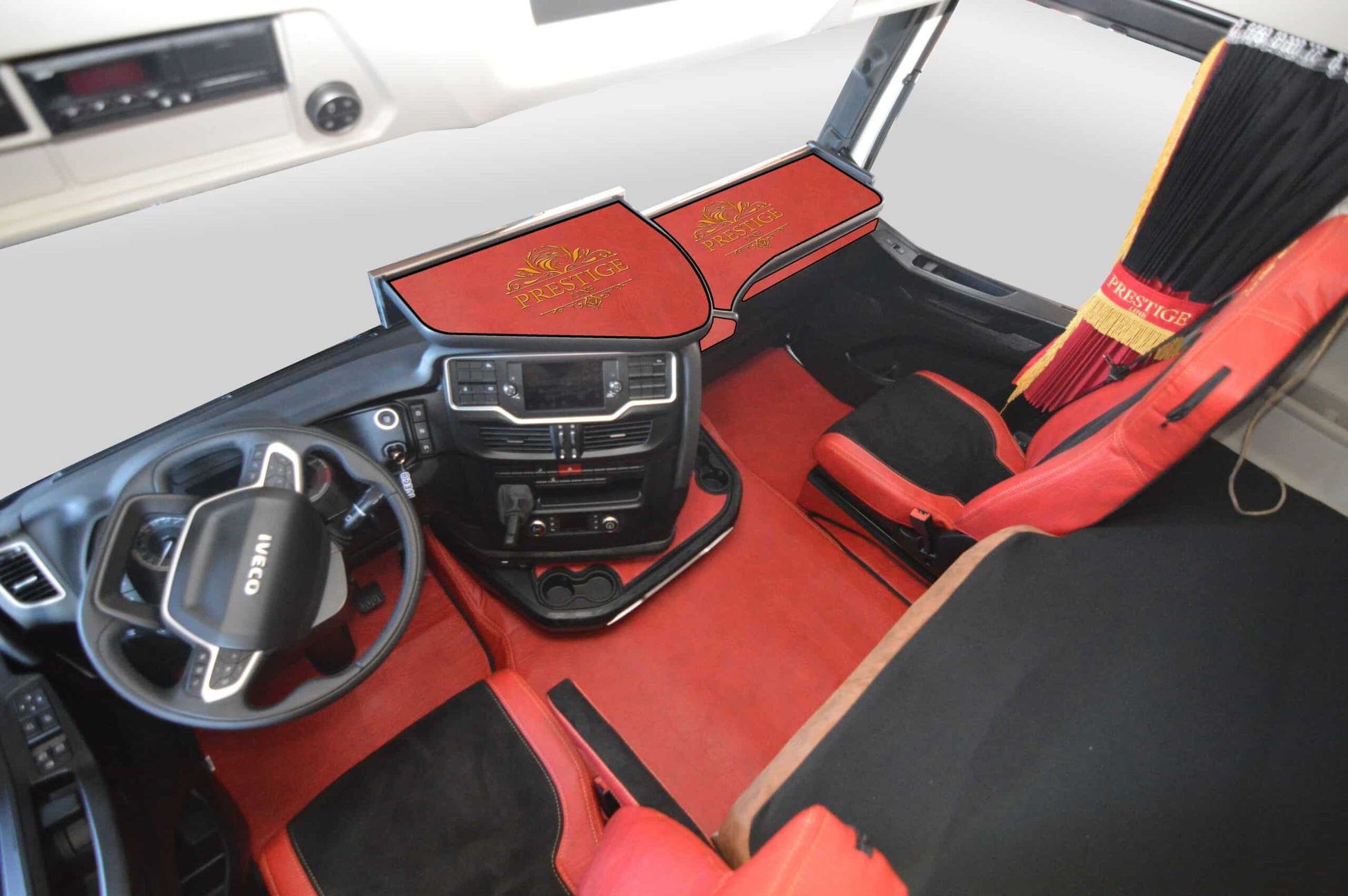Pokrowce na fotele PRESTIGE-LINE Iveco S-WAY od 2019 2 pasy CZERWONY SABA