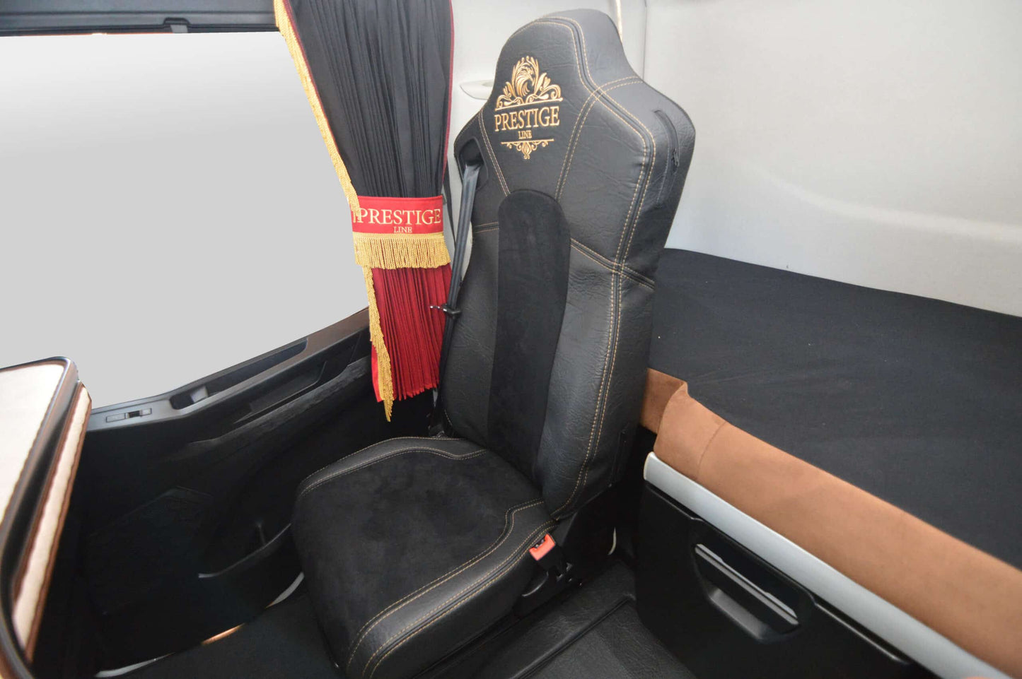 Pokrowce na fotele PRESTIGE-LINE Iveco S-WAY od 2019 2 pasy CZARNY SABA