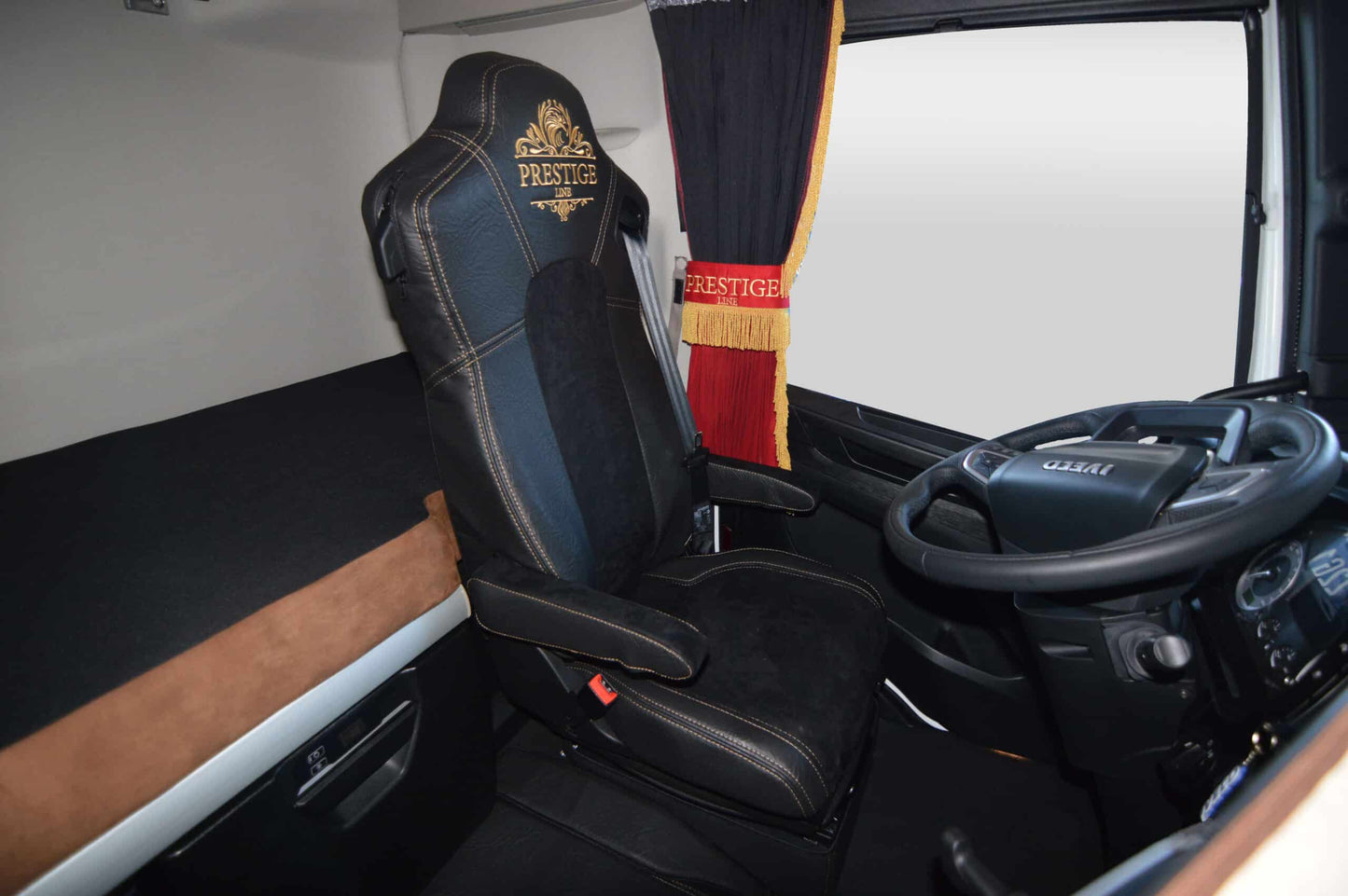 Pokrowce na fotele PRESTIGE-LINE Iveco S-WAY od 2019 2 pasy CZARNY SABA
