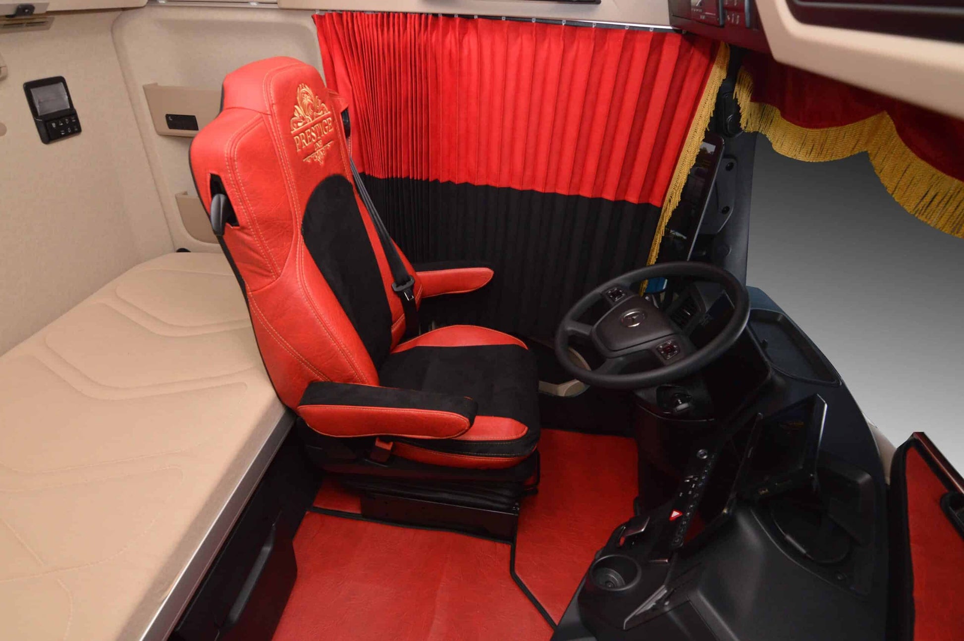 Pokrowce na fotele PRESTIGE-LINE Mercedes Actros MP4 od 2011, MP5 od 2019 fotel pasażera amortyzowany CZERWONY SABA