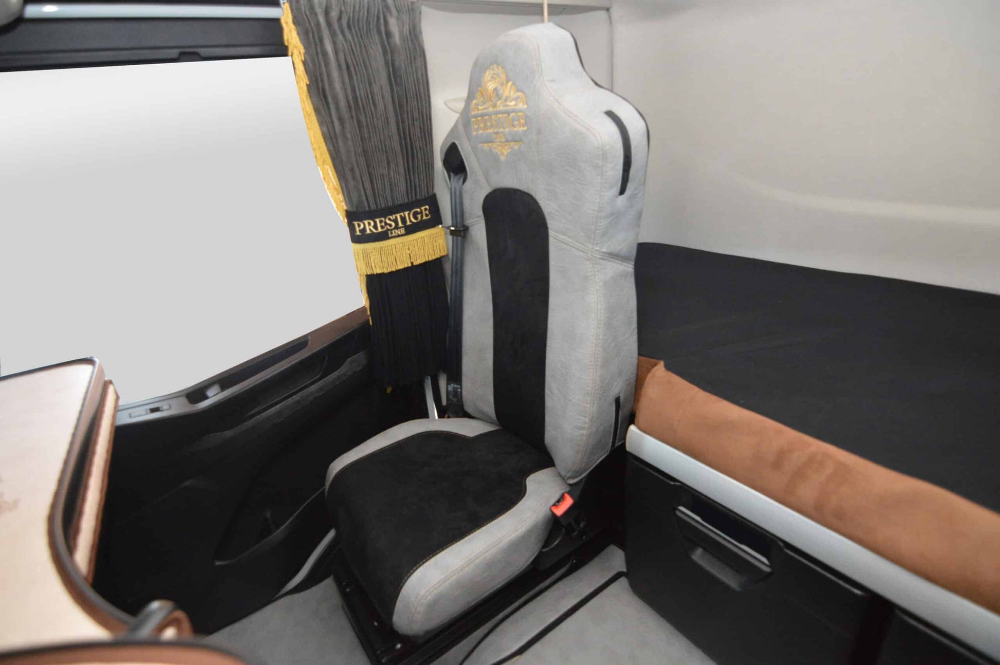 Pokrowce na fotele PRESTIGE-LINE Iveco S-WAY od 2019 2 pasy SZARY SABA