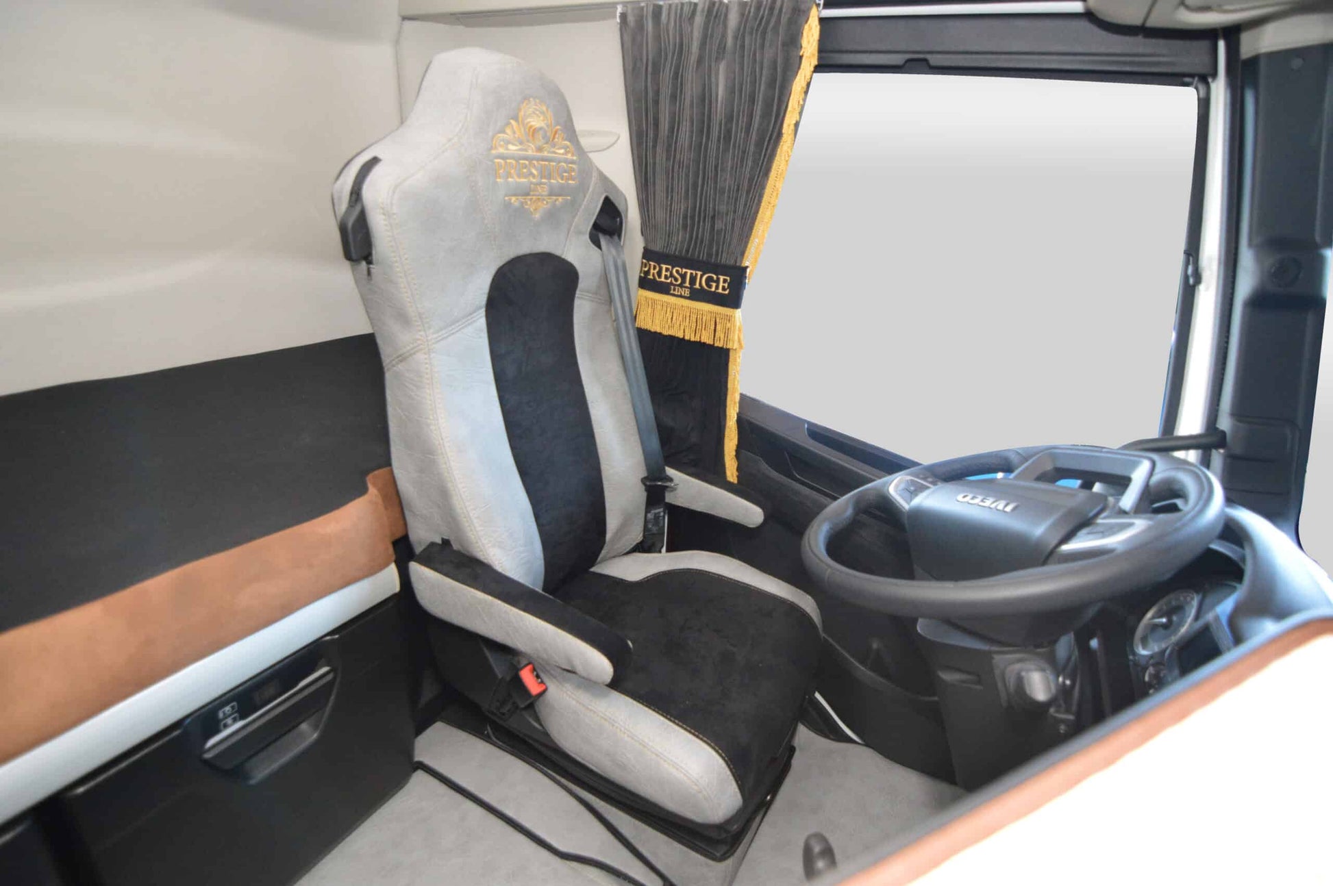Pokrowce na fotele PRESTIGE-LINE Iveco S-WAY od 2019 2 pasy SZARY SABA