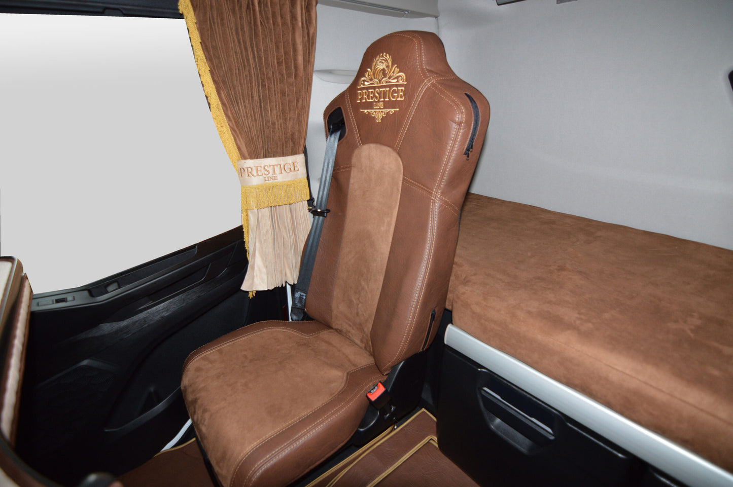 Pokrowce na fotele PRESTIGE-LINE Iveco S-WAY od 2019 2 pasy BRĄZ SABA