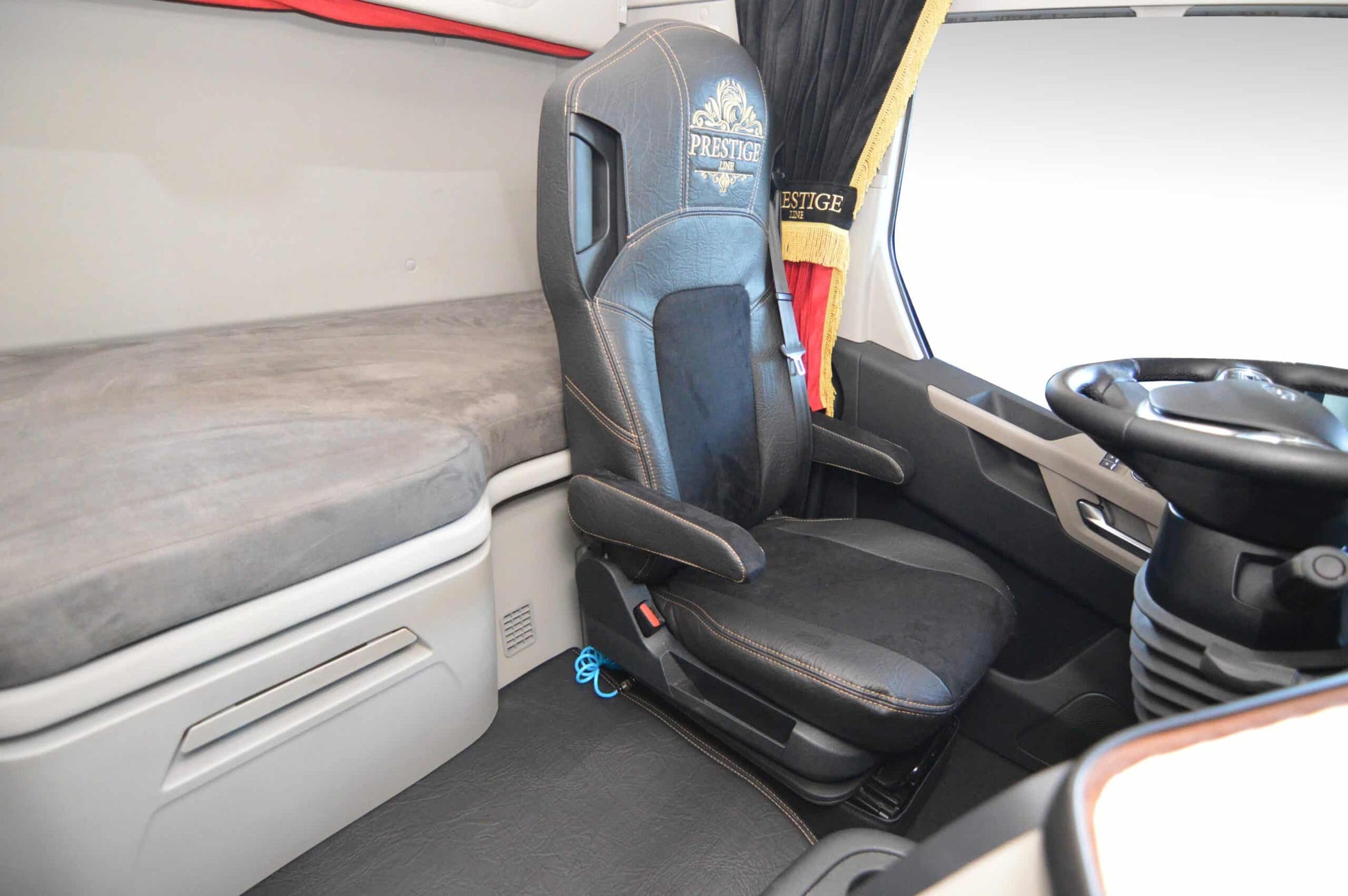 Pokrowce na fotele PRESTIGE-LINE Ford F-MAX od 2018 2 pasy CZARNY SABA