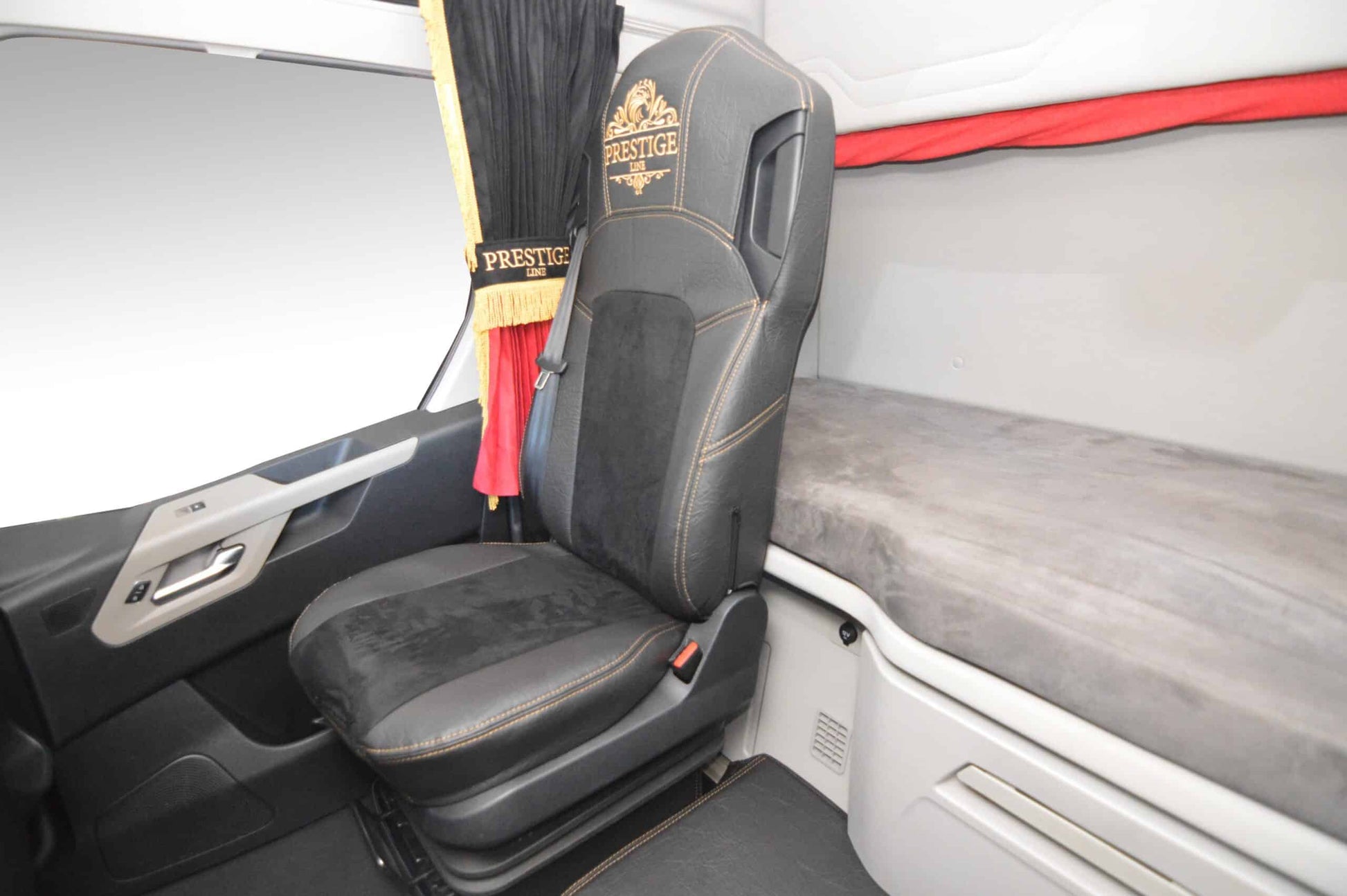 Pokrowce na fotele PRESTIGE-LINE Ford F-MAX od 2018 2 pasy CZARNY SABA