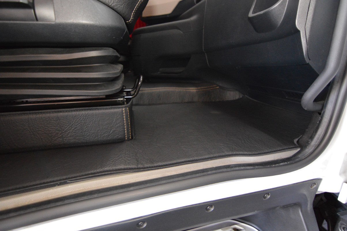 Obicia podstaw foteli/cokoły PRESTIGE-LINE FORD F-MAX od 2020 CZARNY SABA