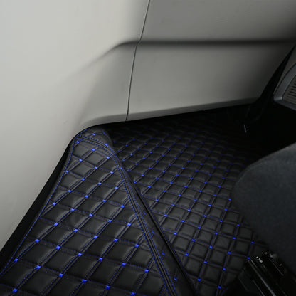 DYWAN ROYAL IVECO S-WAY od 2024 automat + cokoły CZARNO-NIEBIESKI SABA