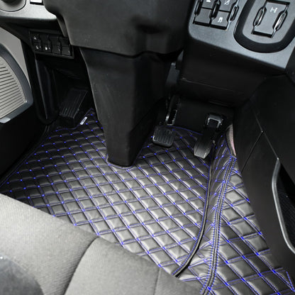 DYWAN ROYAL IVECO S-WAY od 2024 automat + cokoły CZARNO-NIEBIESKI SABA