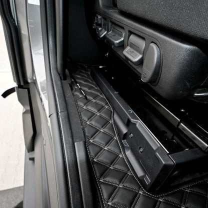 DYWAN ROYAL IVECO S-WAY od 2024 automat + cokoły CZARNO-SZARY SABA